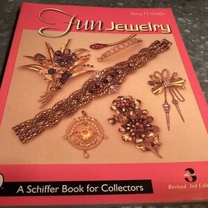 VINTAGE JEWELRY BOOK amazing pieces great color pictures  FUN JEWELRY